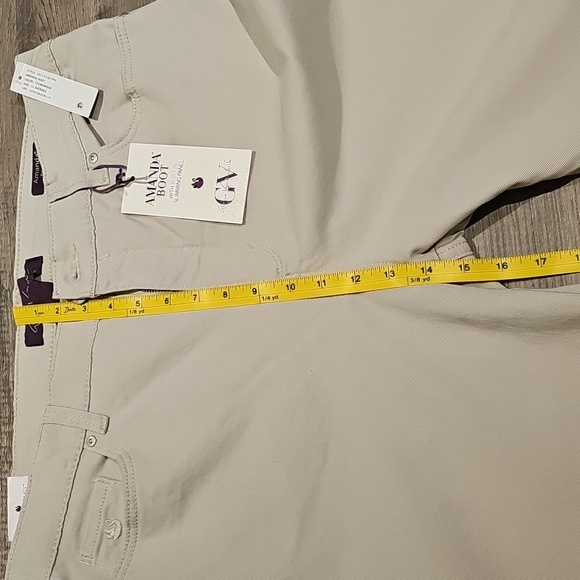 Women Beige Jeans - Picture 9 of 16